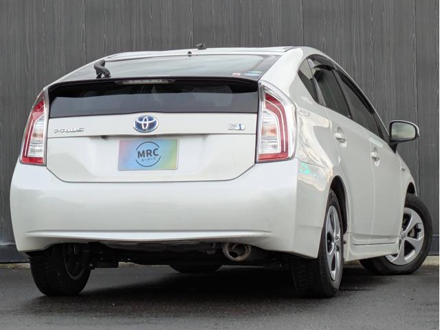 プリウス S スマートキー/Pスタート/バックカメラ/SDナビ/フルセグTV/Bluetooth接続/禁煙車/オートライト/ETC/フォグライト(2枚目)