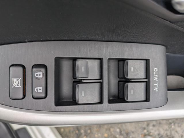 プリウス S スマートキー/Pスタート/バックカメラ/SDナビ/フルセグTV/Bluetooth接続/禁煙車/オートライト/ETC/フォグライト(24枚目)