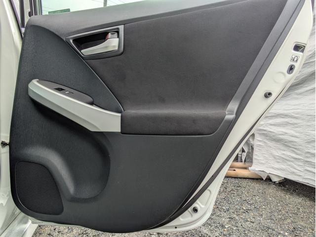 プリウス S スマートキー/Pスタート/バックカメラ/SDナビ/フルセグTV/Bluetooth接続/禁煙車/オートライト/ETC/フォグライト(25枚目)