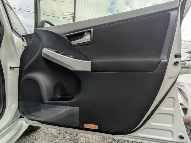 プリウス S スマートキー/Pスタート/バックカメラ/SDナビ/フルセグTV/Bluetooth接続/禁煙車/オートライト/ETC/フォグライト(26枚目)