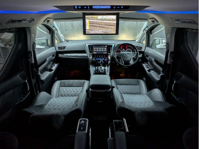 アルファード ２．５Ｓ　Ｃパッケージ　エグゼクティブパワーシート／オットマン／両側Ｐスライド／レーダークルコン／後席モニター／ドラレコ／バックカメラ／ハンドルヒーター／衝突軽減ブレーキ／電動リアゲート／Ｗエアコン／純正アルミ／ＬＥＤヘッド（3枚目）