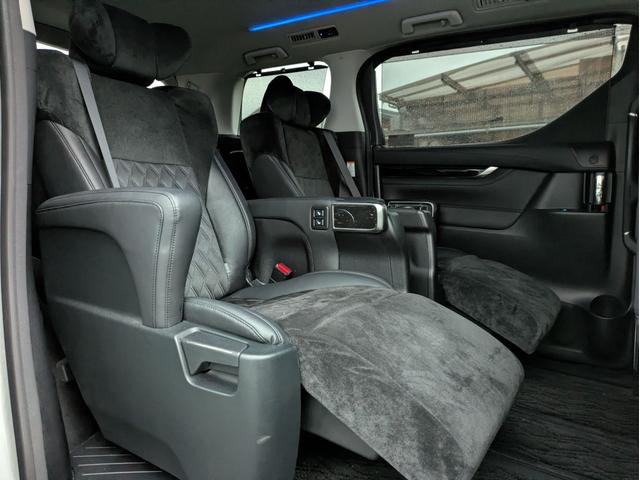 アルファード ２．５Ｓ　Ｃパッケージ　エグゼクティブパワーシート／オットマン／両側Ｐスライド／レーダークルコン／後席モニター／ドラレコ／バックカメラ／ハンドルヒーター／衝突軽減ブレーキ／電動リアゲート／Ｗエアコン／純正アルミ／ＬＥＤヘッド（14枚目）