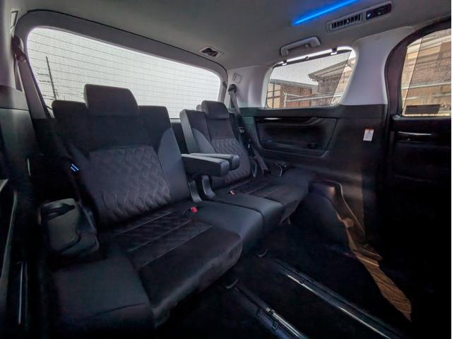 アルファード ２．５Ｓ　Ｃパッケージ　エグゼクティブパワーシート／オットマン／両側Ｐスライド／レーダークルコン／後席モニター／ドラレコ／バックカメラ／ハンドルヒーター／衝突軽減ブレーキ／電動リアゲート／Ｗエアコン／純正アルミ／ＬＥＤヘッド（15枚目）