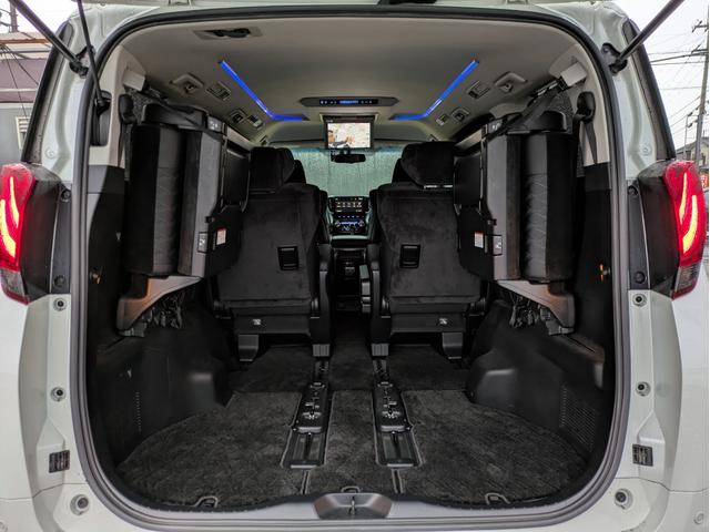 アルファード ２．５Ｓ　Ｃパッケージ　エグゼクティブパワーシート／オットマン／両側Ｐスライド／レーダークルコン／後席モニター／ドラレコ／バックカメラ／ハンドルヒーター／衝突軽減ブレーキ／電動リアゲート／Ｗエアコン／純正アルミ／ＬＥＤヘッド（17枚目）