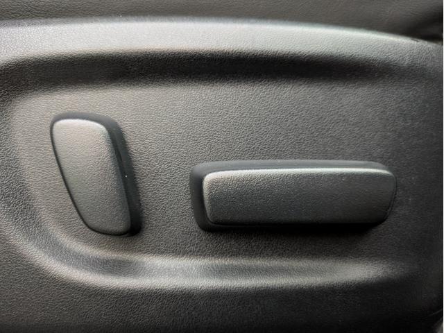 アルファード ２．５Ｓ　Ｃパッケージ　エグゼクティブパワーシート／オットマン／両側Ｐスライド／レーダークルコン／後席モニター／ドラレコ／バックカメラ／ハンドルヒーター／衝突軽減ブレーキ／電動リアゲート／Ｗエアコン／純正アルミ／ＬＥＤヘッド（22枚目）