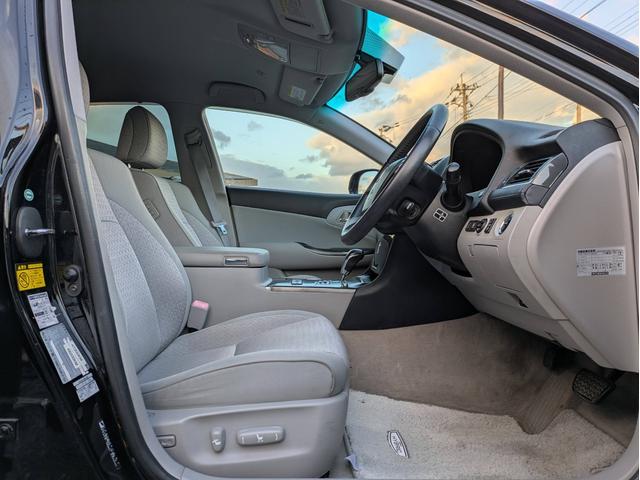 クラウンハイブリッド スペシャルエディション　レーダークルコン／サイド・バックカメラ／パワーシート／シートメモリー／純正ＨＤＤナビ／プッシュスタート／Ｂｌｕｅｔｏｏｔｈ接続／ＥＴＣ／ＨＩＤヘッドライト／フルセグＴＶ（15枚目）