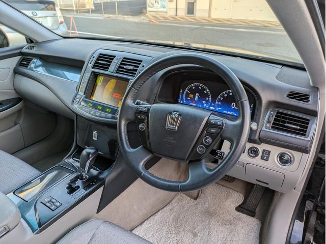 クラウンハイブリッド スペシャルエディション　レーダークルコン／サイド・バックカメラ／パワーシート／シートメモリー／純正ＨＤＤナビ／プッシュスタート／Ｂｌｕｅｔｏｏｔｈ接続／ＥＴＣ／ＨＩＤヘッドライト／フルセグＴＶ（16枚目）