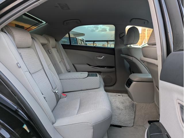 クラウンハイブリッド スペシャルエディション　レーダークルコン／サイド・バックカメラ／パワーシート／シートメモリー／純正ＨＤＤナビ／プッシュスタート／Ｂｌｕｅｔｏｏｔｈ接続／ＥＴＣ／ＨＩＤヘッドライト／フルセグＴＶ（18枚目）