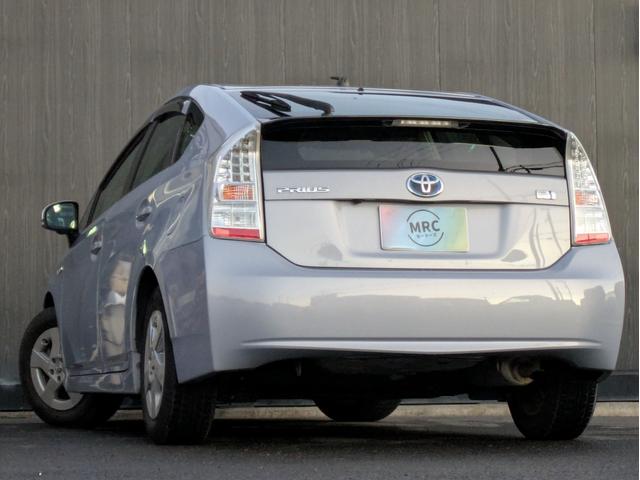 プリウス Ｓ　フロント／サイド／バックカメラ／スマートキー／純正ＨＤＤナビ／ＥＴＣ／Ｂｌｕｅｔｏｏｔｈ接続／ステアリングリモコン／フォグライト／純正アルミホイール（5枚目）