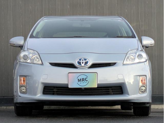 プリウス Ｓ　フロント／サイド／バックカメラ／スマートキー／純正ＨＤＤナビ／ＥＴＣ／Ｂｌｕｅｔｏｏｔｈ接続／ステアリングリモコン／フォグライト／純正アルミホイール（6枚目）