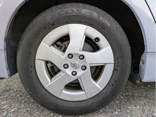 プリウス Ｓ　フロント／サイド／バックカメラ／スマートキー／純正ＨＤＤナビ／ＥＴＣ／Ｂｌｕｅｔｏｏｔｈ接続／ステアリングリモコン／フォグライト／純正アルミホイール（8枚目）