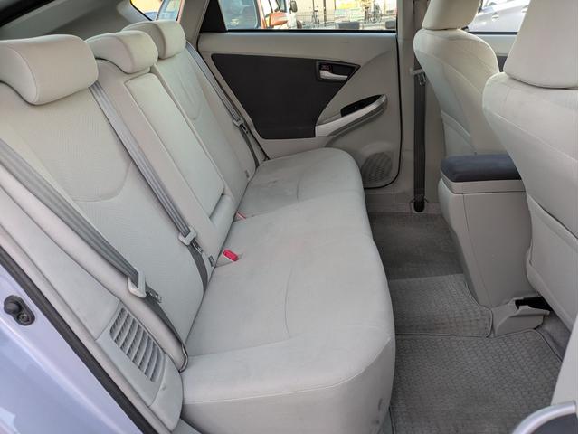 プリウス Ｓ　フロント／サイド／バックカメラ／スマートキー／純正ＨＤＤナビ／ＥＴＣ／Ｂｌｕｅｔｏｏｔｈ接続／ステアリングリモコン／フォグライト／純正アルミホイール（17枚目）