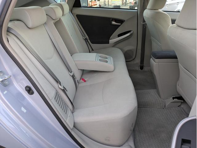 プリウス Ｓ　フロント／サイド／バックカメラ／スマートキー／純正ＨＤＤナビ／ＥＴＣ／Ｂｌｕｅｔｏｏｔｈ接続／ステアリングリモコン／フォグライト／純正アルミホイール（19枚目）