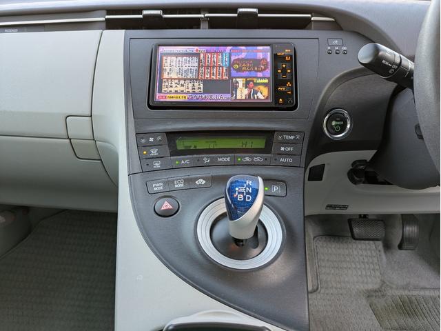 プリウス Ｓ　フロント／サイド／バックカメラ／スマートキー／純正ＨＤＤナビ／ＥＴＣ／Ｂｌｕｅｔｏｏｔｈ接続／ステアリングリモコン／フォグライト／純正アルミホイール（23枚目）