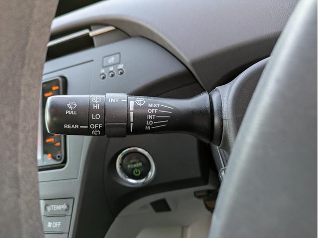 プリウス Ｓ　フロント／サイド／バックカメラ／スマートキー／純正ＨＤＤナビ／ＥＴＣ／Ｂｌｕｅｔｏｏｔｈ接続／ステアリングリモコン／フォグライト／純正アルミホイール（33枚目）