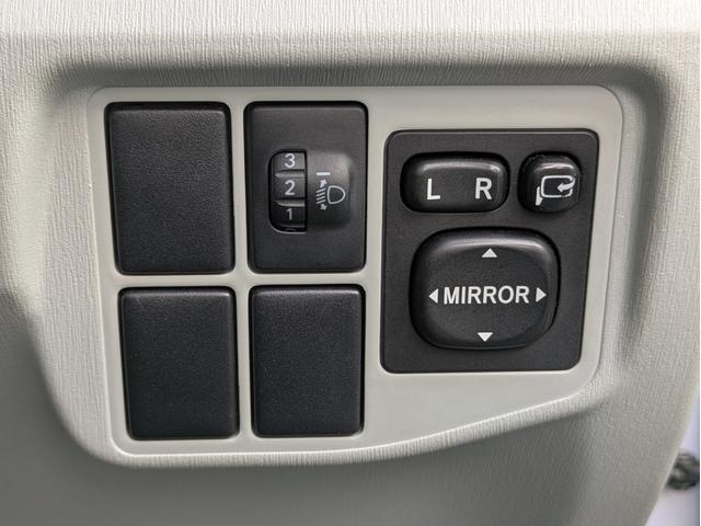 プリウス Ｓ　フロント／サイド／バックカメラ／スマートキー／純正ＨＤＤナビ／ＥＴＣ／Ｂｌｕｅｔｏｏｔｈ接続／ステアリングリモコン／フォグライト／純正アルミホイール（37枚目）