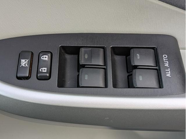 プリウス Ｓ　フロント／サイド／バックカメラ／スマートキー／純正ＨＤＤナビ／ＥＴＣ／Ｂｌｕｅｔｏｏｔｈ接続／ステアリングリモコン／フォグライト／純正アルミホイール（38枚目）