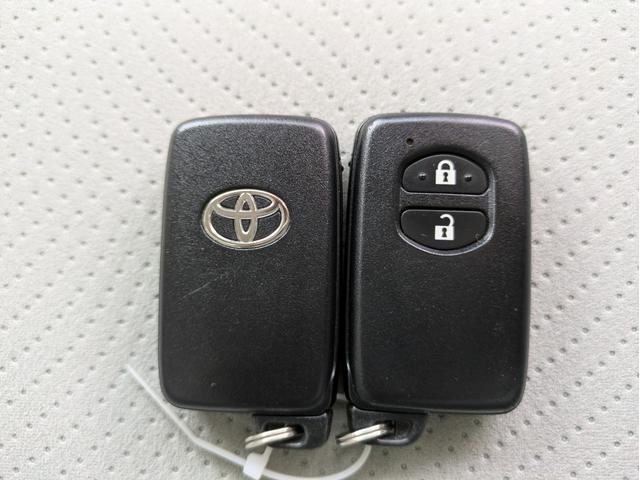 プリウス Ｓ　フロント／サイド／バックカメラ／スマートキー／純正ＨＤＤナビ／ＥＴＣ／Ｂｌｕｅｔｏｏｔｈ接続／ステアリングリモコン／フォグライト／純正アルミホイール（39枚目）