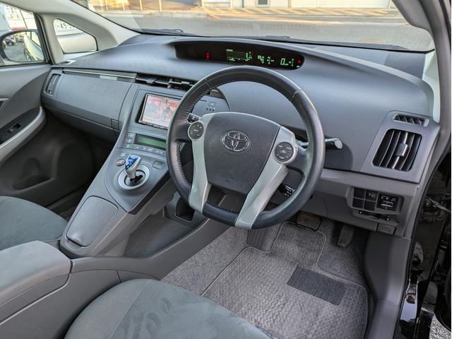 プリウス Ｇ　Ｐスタート／スマートキー／クルコン／バックカメラ／ＥＴＣ／社外ＨＤＤナビ／ドラレコ／Ｂｌｕｅｔｏｏｔｈ／フルセグＴＶ／ステリモ／フォグライト／革巻きハンドル／純正アルミ（15枚目）