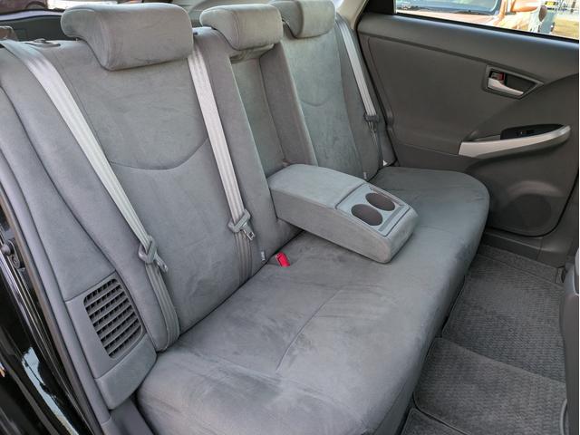 プリウス Ｇ　Ｐスタート／スマートキー／クルコン／バックカメラ／ＥＴＣ／社外ＨＤＤナビ／ドラレコ／Ｂｌｕｅｔｏｏｔｈ／フルセグＴＶ／ステリモ／フォグライト／革巻きハンドル／純正アルミ（18枚目）