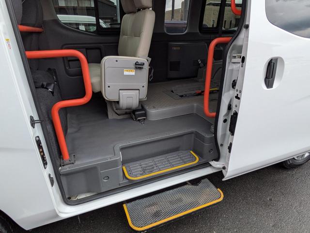 NV350キャラバンバン 4ドアバン2.5DTチェアキャブM仕様 4WD 福祉車両・車イス2基仕様/ワンオーナー/福祉車両/禁煙車/4WD/snowモード付/ヒートアップスイッチ/バックカメラ/ウォークスルー/キーレスエントリー/(15枚目)