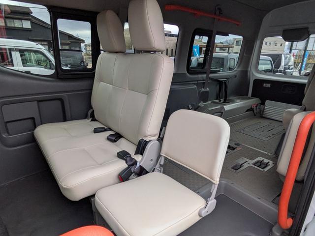 NV350キャラバンバン 4ドアバン2.5DTチェアキャブM仕様 4WD 福祉車両・車イス2基仕様/ワンオーナー/福祉車両/禁煙車/4WD/snowモード付/ヒートアップスイッチ/バックカメラ/ウォークスルー/キーレスエントリー/(18枚目)