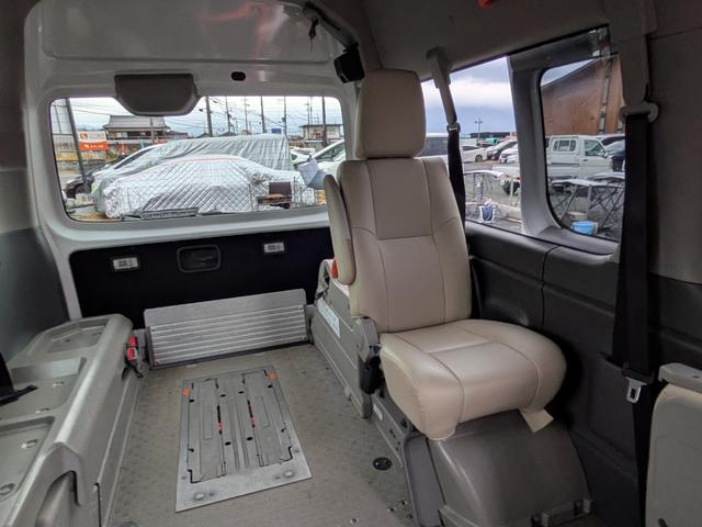 NV350キャラバンバン 4ドアバン2.5DTチェアキャブM仕様 4WD 福祉車両・車イス2基仕様/ワンオーナー/福祉車両/禁煙車/4WD/snowモード付/ヒートアップスイッチ/バックカメラ/ウォークスルー/キーレスエントリー/(21枚目)