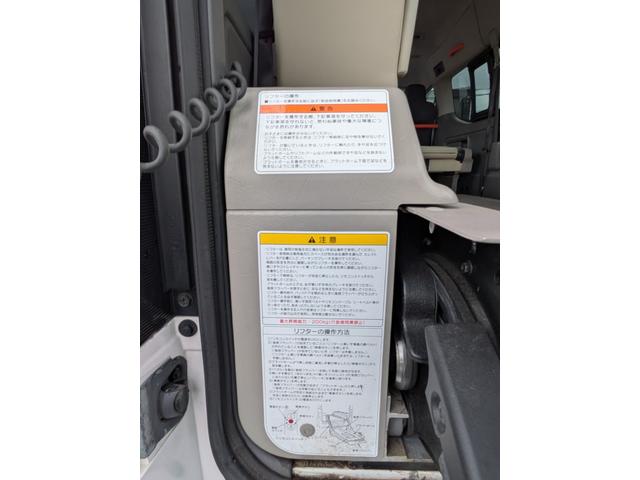 NV350キャラバンバン 4ドアバン2.5DTチェアキャブM仕様 4WD 福祉車両・車イス2基仕様/ワンオーナー/福祉車両/禁煙車/4WD/snowモード付/ヒートアップスイッチ/バックカメラ/ウォークスルー/キーレスエントリー/(29枚目)