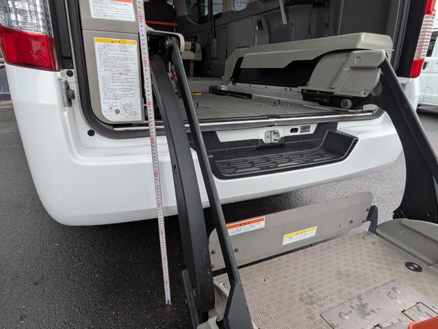 NV350キャラバンバン 4ドアバン2.5DTチェアキャブM仕様 4WD 福祉車両・車イス2基仕様/ワンオーナー/福祉車両/禁煙車/4WD/snowモード付/ヒートアップスイッチ/バックカメラ/ウォークスルー/キーレスエントリー/(35枚目)
