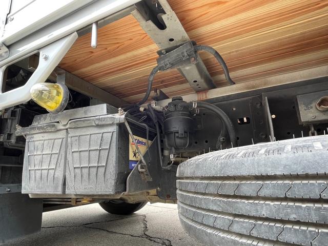 ダイナトラック 　４．０　最大積載量３ｔ　極東垂直ＰＧ（リフト能力６００ｋｇ）ＥＴＣ　ＭＴ　平ボディ　荷台塗装済み　床張り替え　シングルキャブ（42枚目）