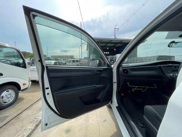 カローラアクシオ 　教習車／補助ブレーキ／補助ミラー／補助メーター／ＡＴ／ガソリン車／室内Ｗミラー／フットランプ／仮免許ブラケット／元８ナンバー／（41枚目）