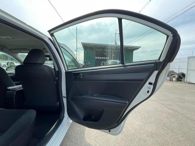 カローラアクシオ 　教習車／補助ブレーキ／補助ミラー／補助メーター／ＡＴ／ガソリン車／室内Ｗミラー／フットランプ／仮免許ブラケット／元８ナンバー／（44枚目）