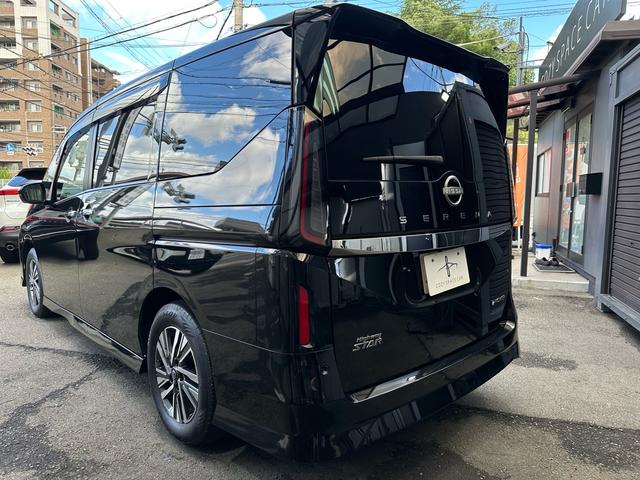 セレナ ｅ－パワー　ハイウェイスターＶ　ワンオーナー　１２．３型ナビ　禁煙車　プロパイロット　全周囲カメラ　寒冷地仕様　デジタルインナーミラー　置き型充電　後席モニター　ＴＶキャンセラー　両側パワースライドドア　シートヒーター（7枚目）