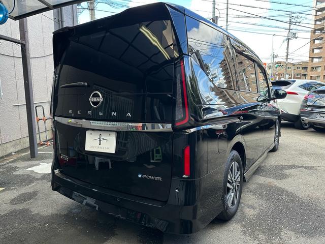 セレナ ｅ－パワー　ハイウェイスターＶ　ワンオーナー　１２．３型ナビ　禁煙車　プロパイロット　全周囲カメラ　寒冷地仕様　デジタルインナーミラー　置き型充電　後席モニター　ＴＶキャンセラー　両側パワースライドドア　シートヒーター（10枚目）
