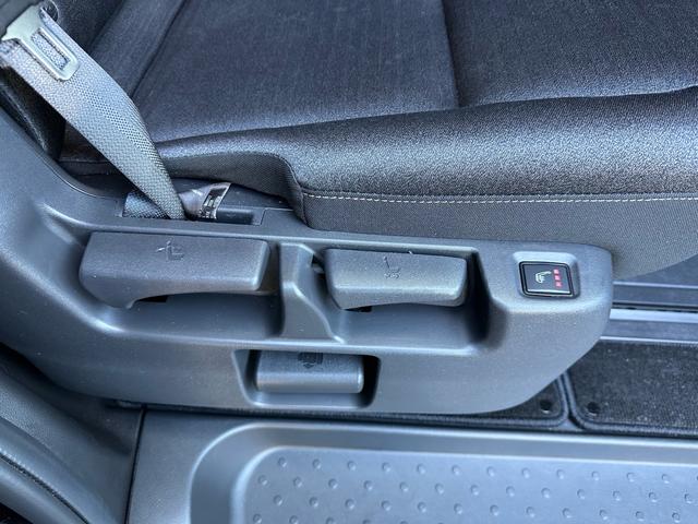 セレナ ｅ－パワー　ハイウェイスターＶ　ワンオーナー　１２．３型ナビ　禁煙車　プロパイロット　全周囲カメラ　寒冷地仕様　デジタルインナーミラー　置き型充電　後席モニター　ＴＶキャンセラー　両側パワースライドドア　シートヒーター（50枚目）