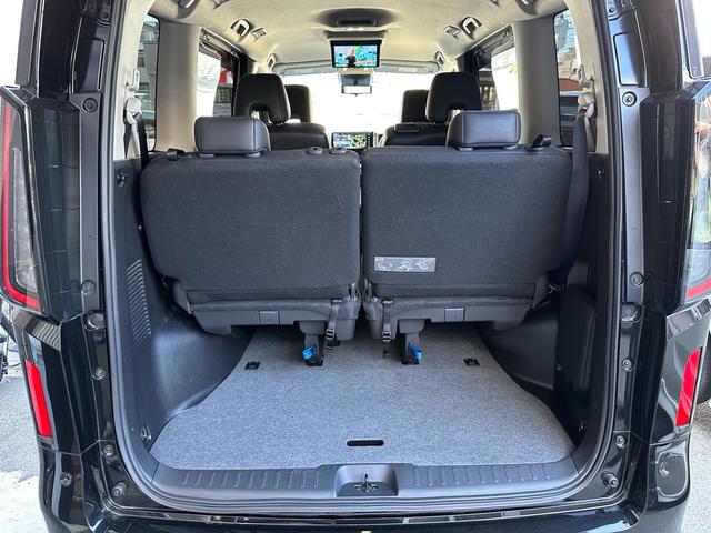 セレナ ｅ－パワー　ハイウェイスターＶ　ワンオーナー　１２．３型ナビ　禁煙車　プロパイロット　全周囲カメラ　寒冷地仕様　デジタルインナーミラー　置き型充電　後席モニター　ＴＶキャンセラー　両側パワースライドドア　シートヒーター（53枚目）