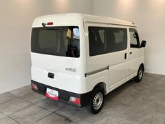 お客様にぴったりなおクルマをお選びいただけますように様々な展示車をご用意致しております！ダイハツの軽自動車だけではなく、他メーカー車やコンパクトカー・ミニバンなども数多く取り揃えております！ 3
