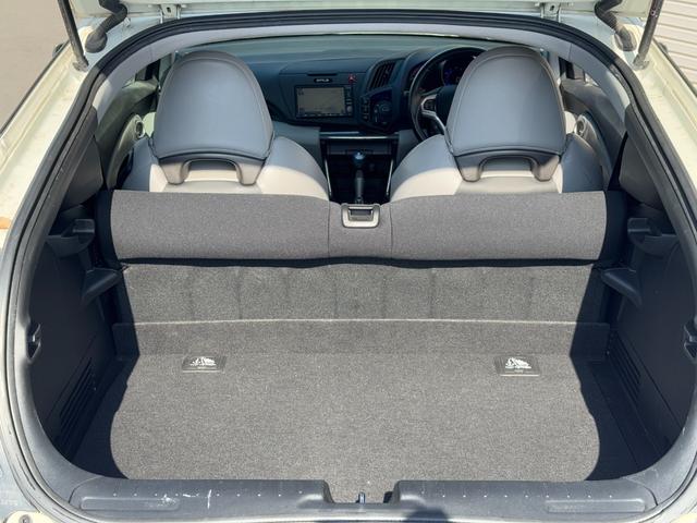 ＣＲ－Ｚ α　ガラスルーフ　レザーシート　シートヒーター　スマートキー　純正ナビ　バックカメラ　ＤＴＶ　オートライト　ディスチャージ　クルーズコントロール　純正１６インチＡＷ　ＥＴＣ　パドルシフト　革巻ステアリング（13枚目）