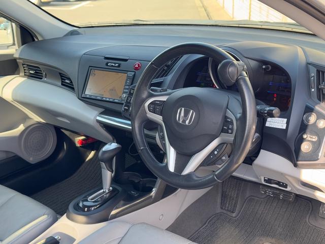 ＣＲ－Ｚ α　ガラスルーフ　レザーシート　シートヒーター　スマートキー　純正ナビ　バックカメラ　ＤＴＶ　オートライト　ディスチャージ　クルーズコントロール　純正１６インチＡＷ　ＥＴＣ　パドルシフト　革巻ステアリング（15枚目）