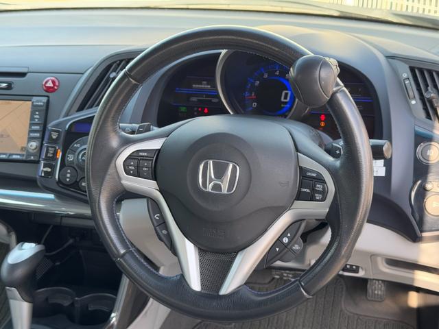 ＣＲ－Ｚ α　ガラスルーフ　レザーシート　シートヒーター　スマートキー　純正ナビ　バックカメラ　ＤＴＶ　オートライト　ディスチャージ　クルーズコントロール　純正１６インチＡＷ　ＥＴＣ　パドルシフト　革巻ステアリング（16枚目）