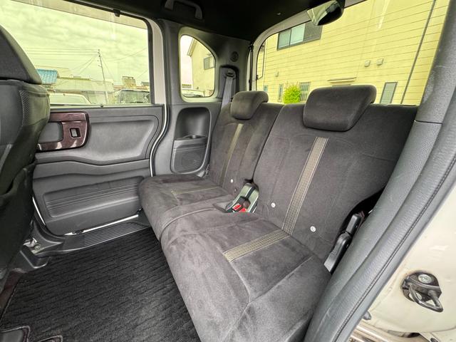 Ｎ－ＢＯＸカスタム Ｇ・Ｌホンダセンシング　１オーナー　衝突軽減ブレーキ　パワースライド　純正ナビ　バックカメラ　フルセグ　ＢＬＵＥＴＯＯＴＨ　スマートキー　プッシュスタート　オートライト　ＬＥＤヘッドライト＆フォグ　リアシェード　ＩＳＯＦＩＸ（11枚目）