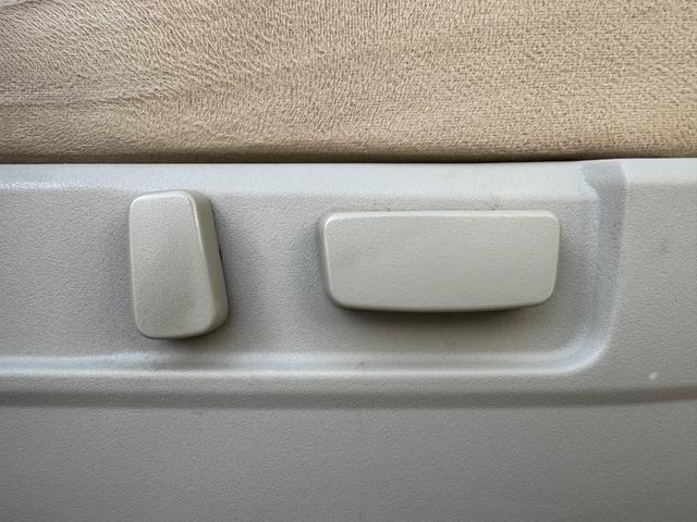 デリカＤ：５ Ｇ　プレミアム　電動リアゲート　両側電動スライド　ロックフォードサウンド　パワーシート　純正ナビ　バックカメラ　ＢＬＵＥＴＯＯＴＨ　フルセグＴＶ　スマートキー　オートライト　ディスチャージ　純正１８ＡＷ　前後ドラレコ（17枚目）