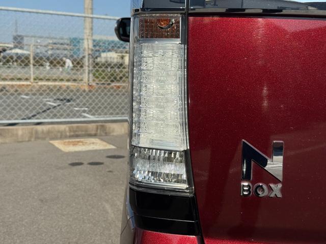 N-BOXカスタム G ターボSSパッケージ 無限マフラー 無限グリル 零1000チャンバー 両側電動スライド ナビ バックカメラ Bluetooth DTV スマートキー オートライト ディスチャージ パドルシフト 革巻ステアリング 特別仕様車(59枚目)