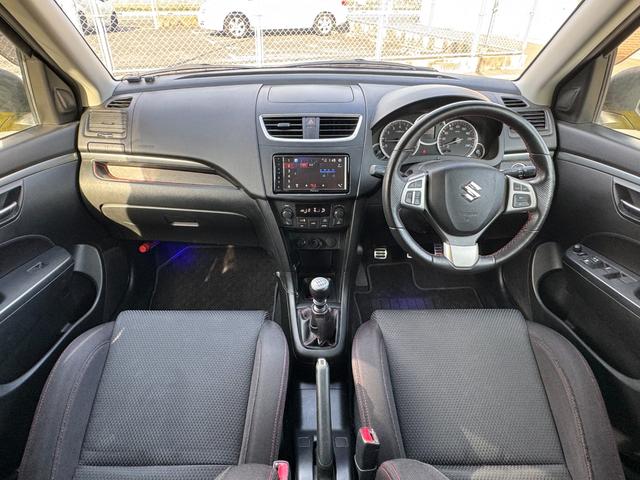 スイフトスポーツ ベースグレード 6速MT 純正フルエアロ 社外16インチホイール ディスプレイオーディオ BLUETOOTH スマートキー プッシュスタート オートライト ディスチャージ 革巻きステアリング デジタルミラー型ドラレコ(6枚目)