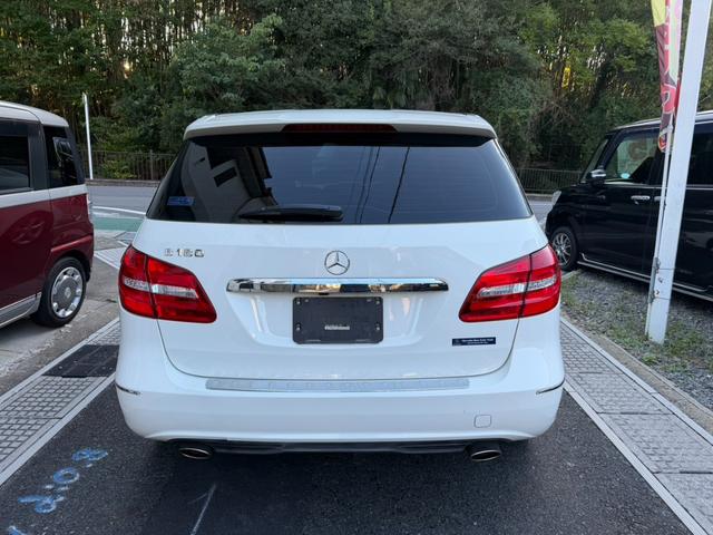 Bクラス B180 スポーツ 新品タイヤ ナビゲーション フルセグテレビ Bluetooth.A バックカメラ キーレス ハーフレザーシート 純正17インチアルミ(10枚目)