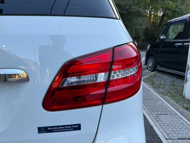 Bクラス B180 スポーツ 新品タイヤ ナビゲーション フルセグテレビ Bluetooth.A バックカメラ キーレス ハーフレザーシート 純正17インチアルミ(25枚目)