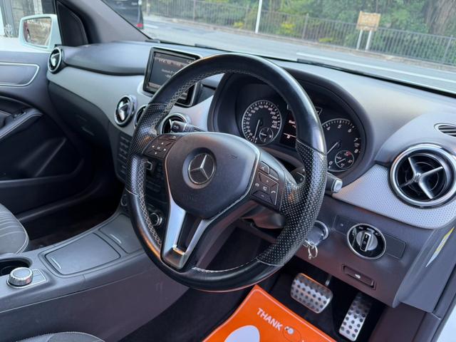 Bクラス B180 スポーツ 新品タイヤ ナビゲーション フルセグテレビ Bluetooth.A バックカメラ キーレス ハーフレザーシート 純正17インチアルミ(33枚目)