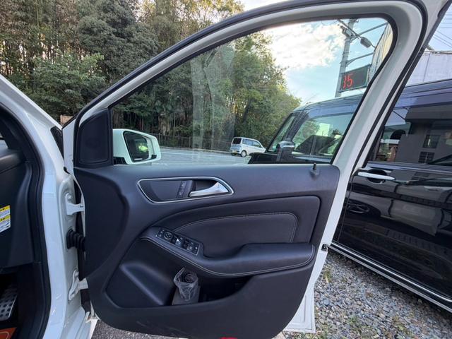 Bクラス B180 スポーツ 新品タイヤ ナビゲーション フルセグテレビ Bluetooth.A バックカメラ キーレス ハーフレザーシート 純正17インチアルミ(36枚目)