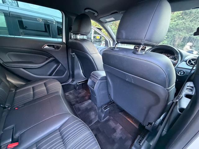 Bクラス B180 スポーツ 新品タイヤ ナビゲーション フルセグテレビ Bluetooth.A バックカメラ キーレス ハーフレザーシート 純正17インチアルミ(48枚目)