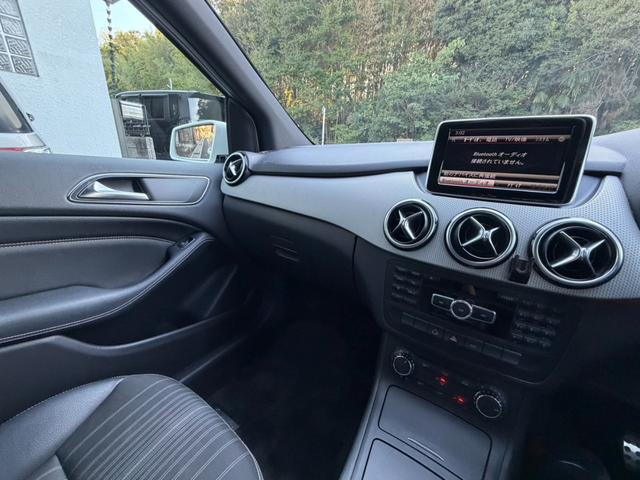 Bクラス B180 スポーツ 新品タイヤ ナビゲーション フルセグテレビ Bluetooth.A バックカメラ キーレス ハーフレザーシート 純正17インチアルミ(57枚目)